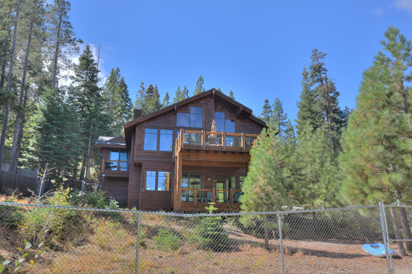 Lake Front House - Exterior view